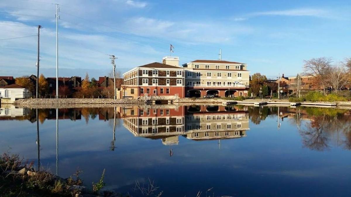 Nuk'S Executive Suites De Pere Exterior photo